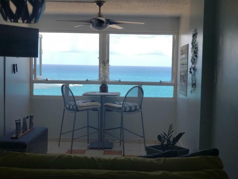 Breezy Beachfront Property With View Of Paradise Лукильо Екстериор снимка