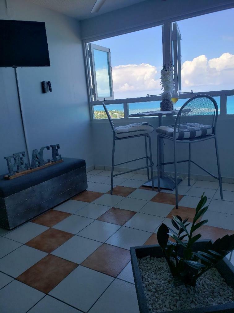 Breezy Beachfront Property With View Of Paradise Лукильо Екстериор снимка