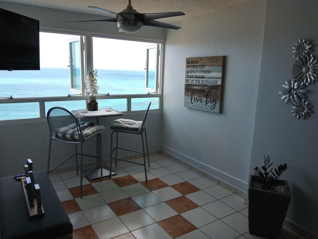 Breezy Beachfront Property With View Of Paradise Лукильо Екстериор снимка
